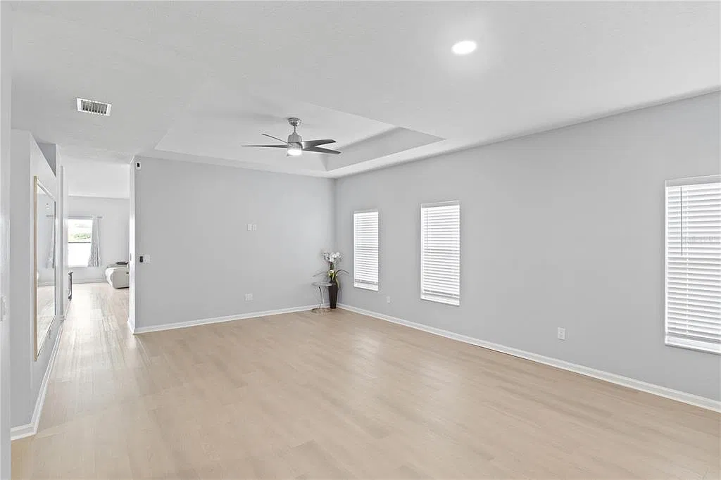 4 bed, 2.0 bath, 2062 sqft, $2,850 — Photo 2