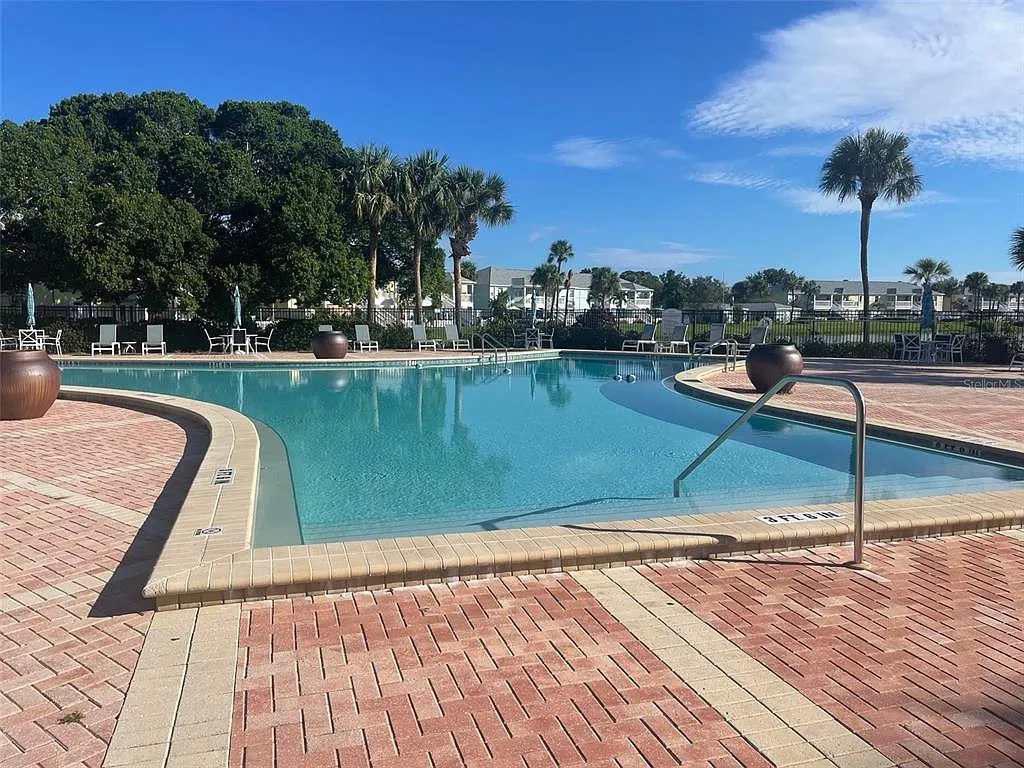 Building Photo - 249 Pompano Dr SE #D
