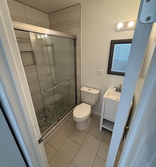2922 S Budlong Ave #7 — Photo 4