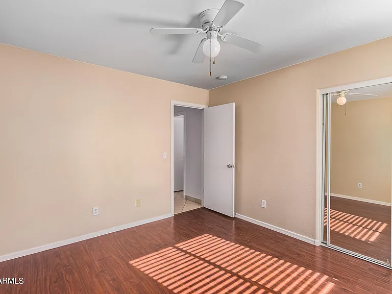 1525 W Burgess Ln — Photo 18