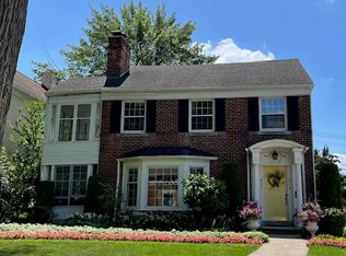 653 Neff Rd, Grosse Pointe, MI 48230