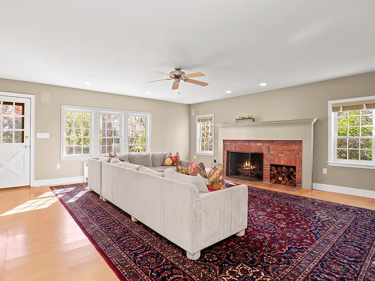 1005 Old Post Rd — Photo 14