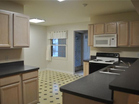 4th image of 42187 Starlite Ct #18