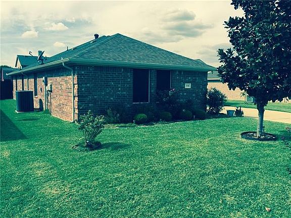 2nd image of 1116 Twin Lakes Dr