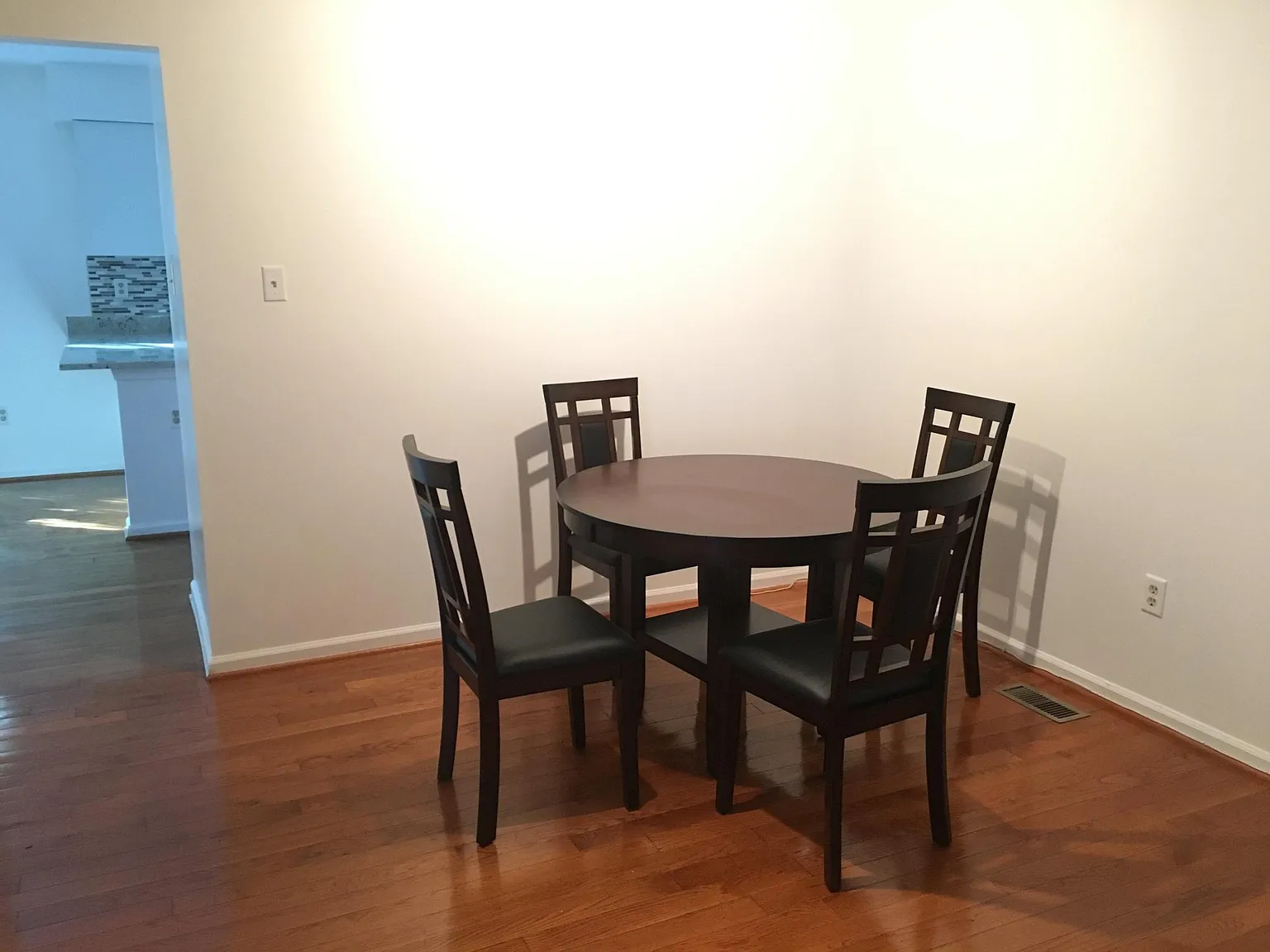 1 bed, 2000 sqft, $750 — Photo 4