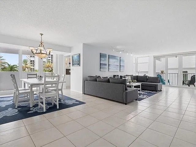 2 bed, 1570 sqft, $3,200 — Photo 1