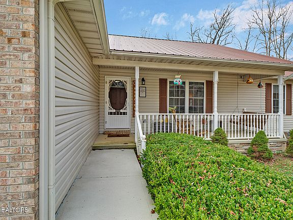 3rd image of 1012 Iroquois Ln