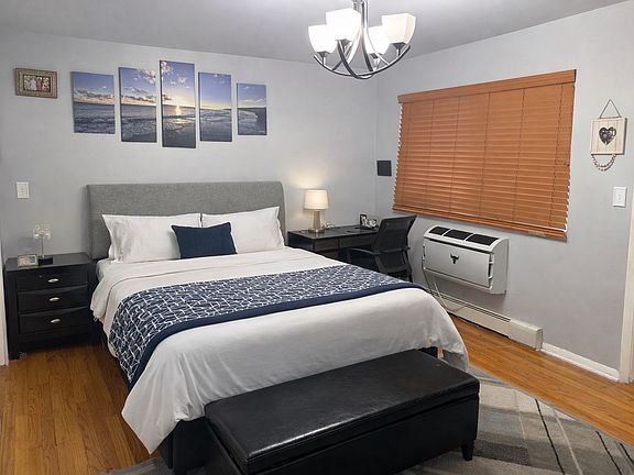 3rd image of 5400 N Sheridan Rd APT 308
