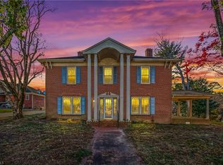 400 W Main St, Pinnacle, NC 27041