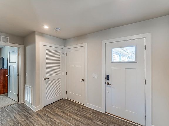 4th image of 703 Sweet Sage Ln