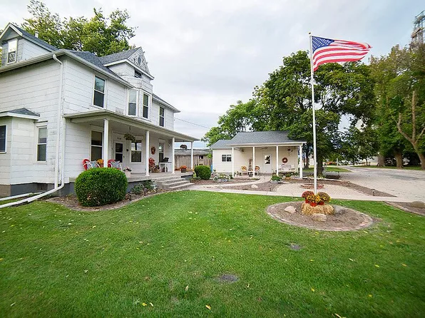 204 S Weinland St, Cooksville, IL 61730