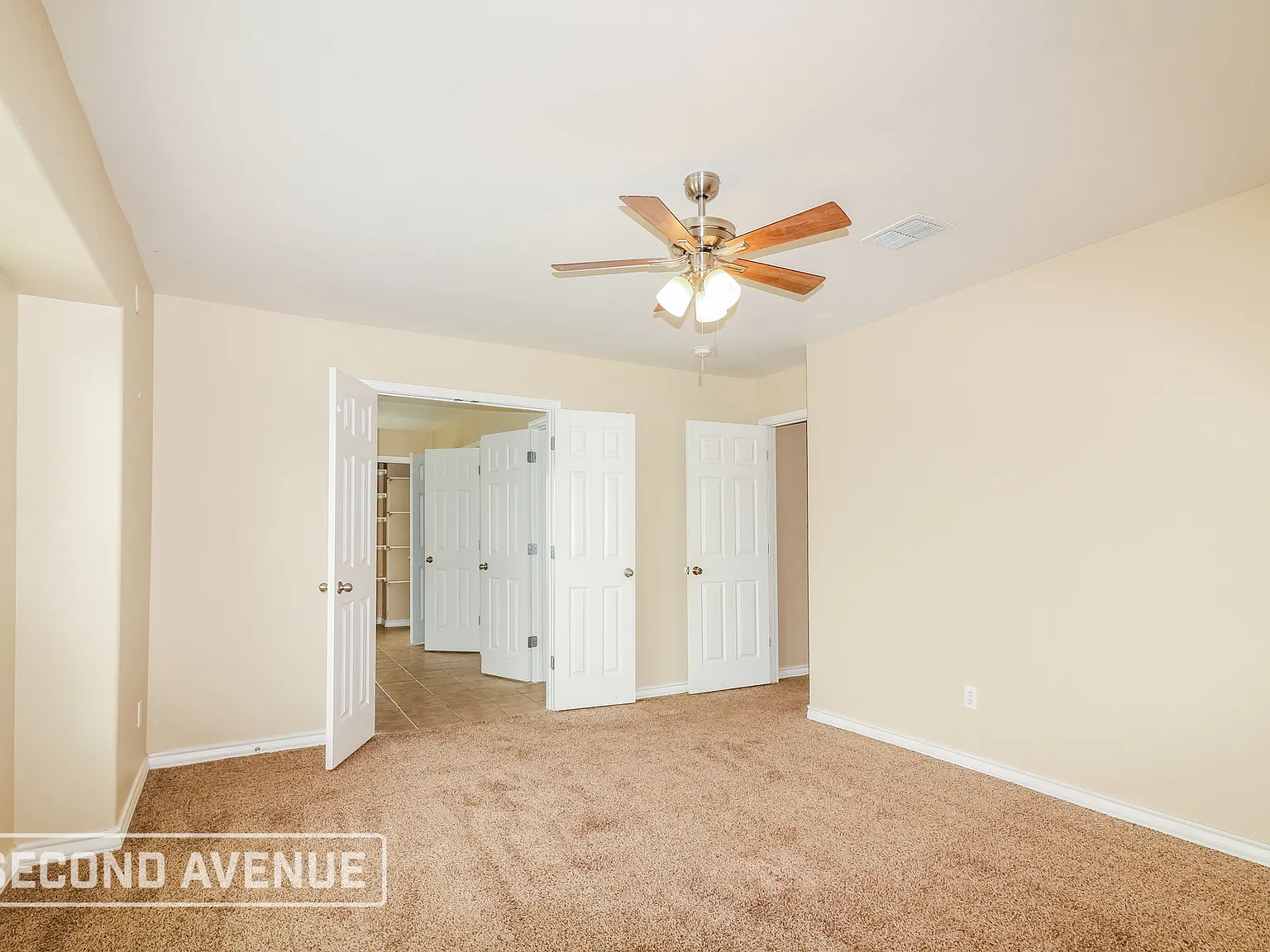 4 bed, 2.5 bath, 2484 sqft, $2,250 — Photo 4