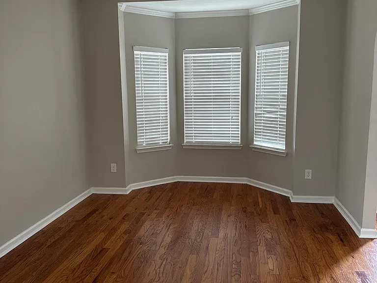 2213 Grandwood Ln — Photo 3
