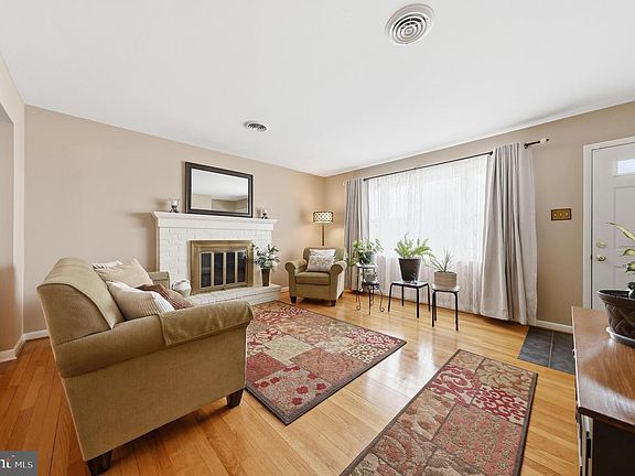 5th image of 16913 Fairview Rd