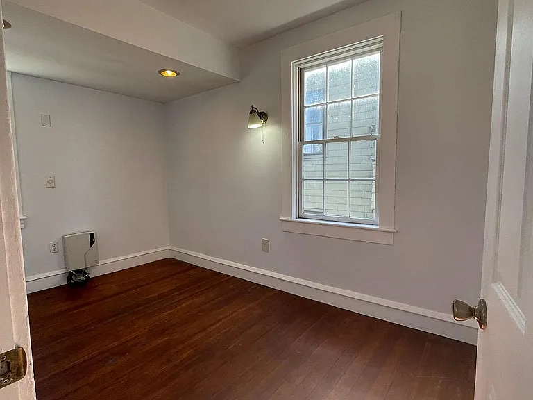 64 Dexter St #2R — Photo 6