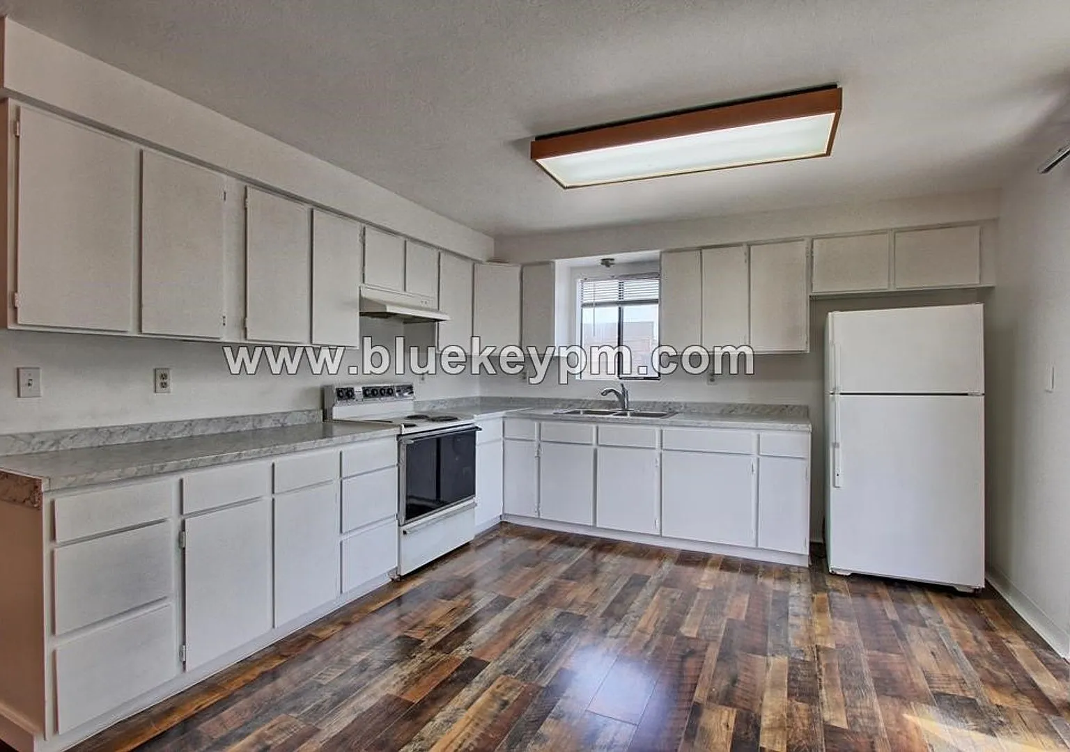 Upper Floor 1 Bed, 1 Bath Duplex Unit in Parkrose — Photo 2