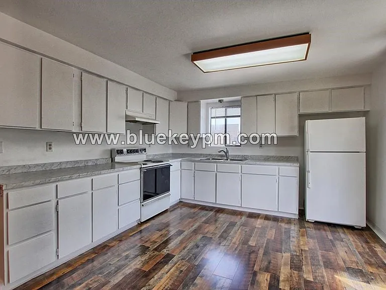 4716 NE 108th Ave — Photo 2