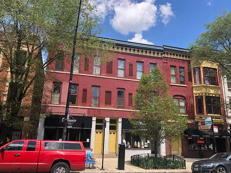 1740 W Division St #2F — Photo 1