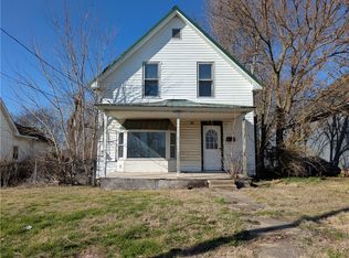 823 Maple Ave, Paris, IL 61944