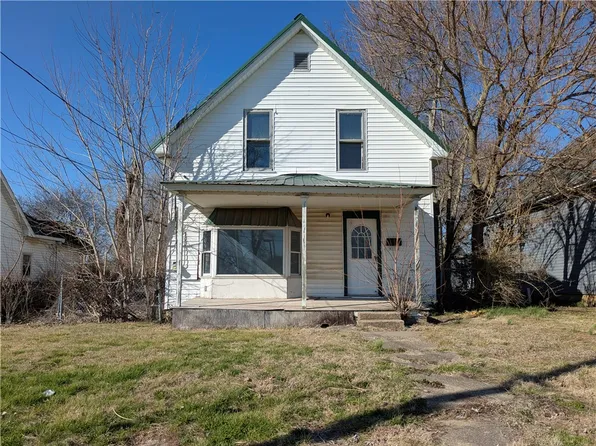 823 Maple Ave, Paris, IL 61944