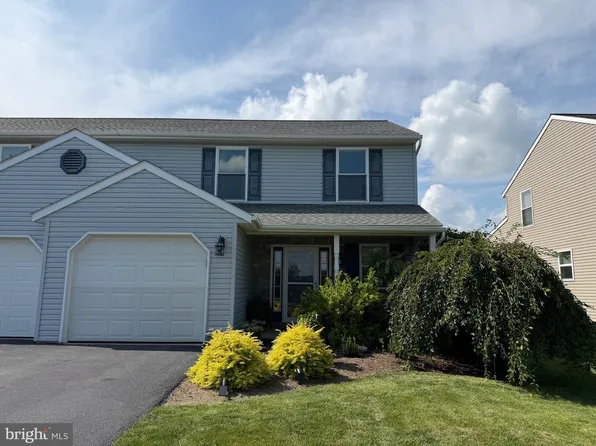 566 Daisy Dr, New Holland, PA 17557