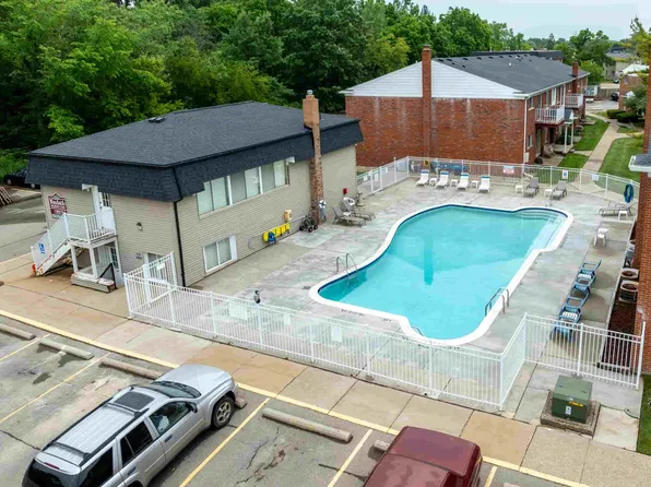 Woodside Manor Apartments