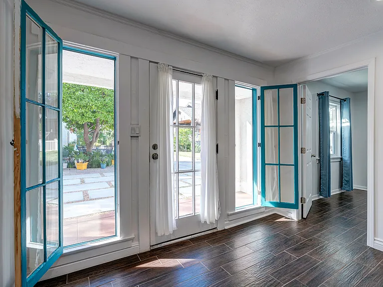1476 N Wilson Ave — Photo 8