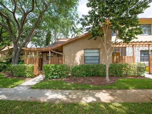 1178 N University Dr, Plantation, FL 33322