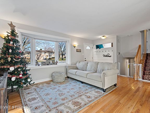 2nd image of 1082 Sussex Ln