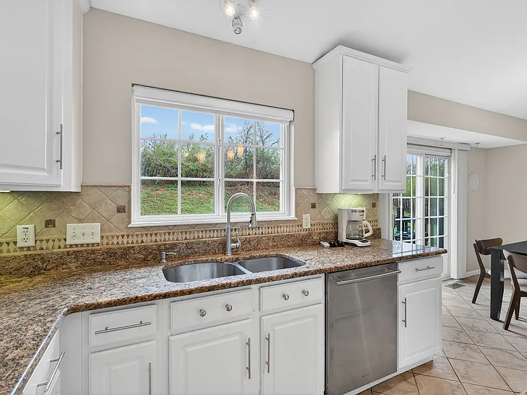 27 Crimson Leaf Ct — Photo 16