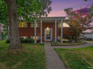 3923 Percy King Rd, Waterford, MI 48329