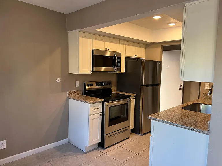 328 Northbank Ct #13 — Photo 8
