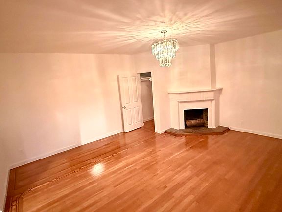 3rd image of 411 Vienna St