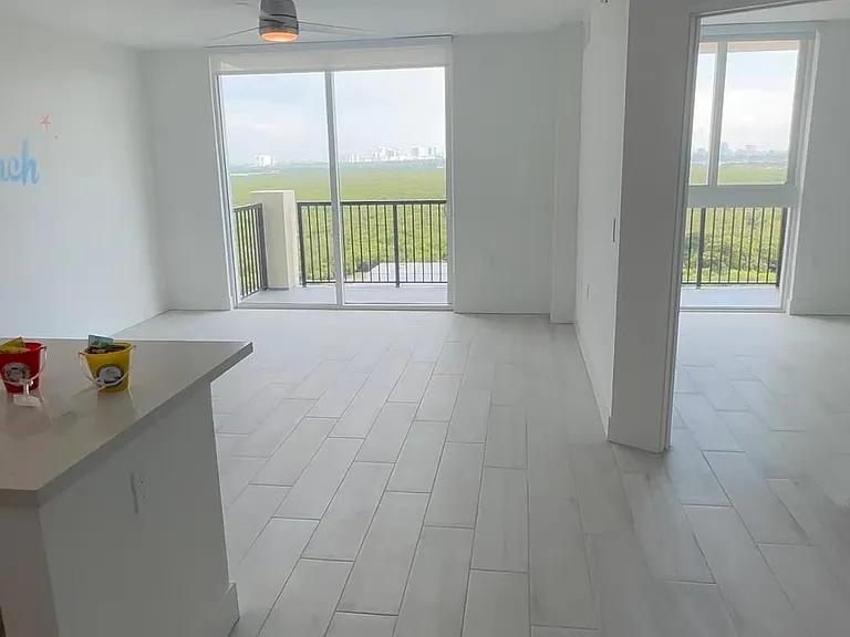 619 E Sheridan St #1127 — Photo 1