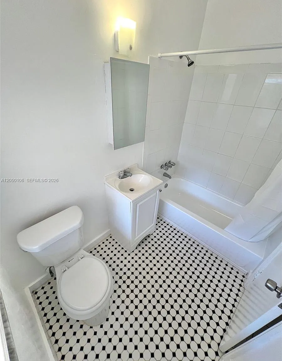 Biscayne Heights — Photo 4