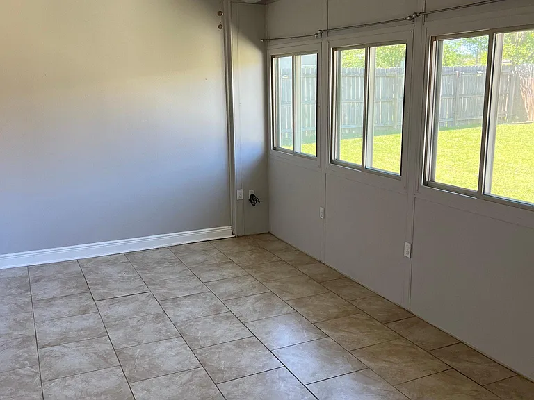 18548 Lake Camellia Ave — Photo 24