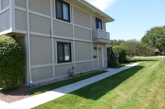 122 Pocasset Ct — Photo 3