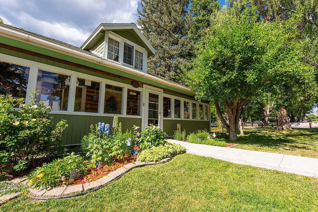 516 4th St - Property Image