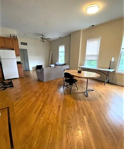 2305 W Grand Ave #2-F — Photo 3