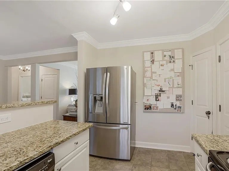 115 Peachtree Memorial Dr NW #C2 — Photo 13