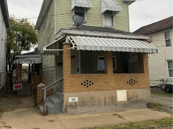 216 S 7th St, Jeannette, PA 15644