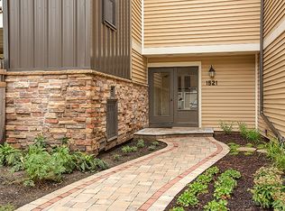 1521 S County Farm Rd APT 1-2, Wheaton, IL 60189