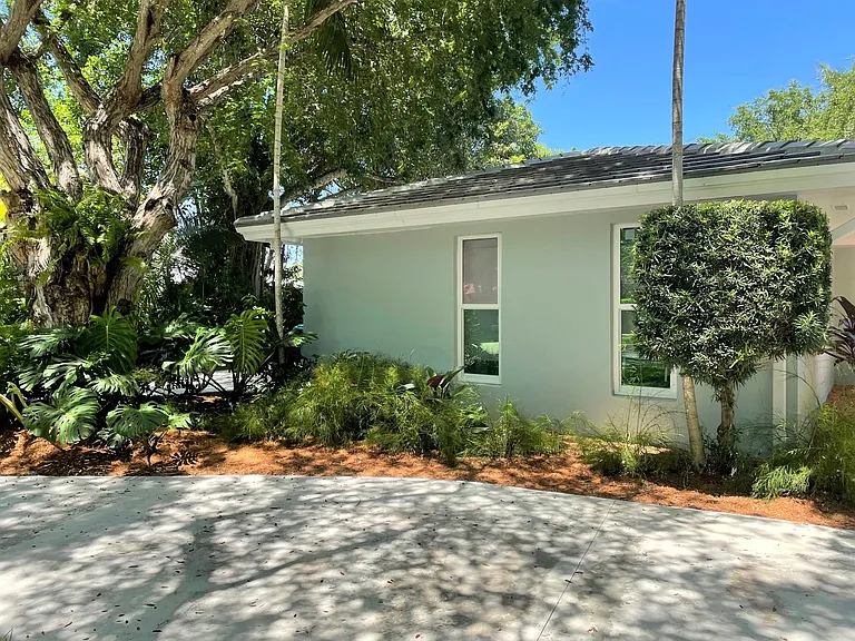 16037 SW 74th Pl — Photo 12