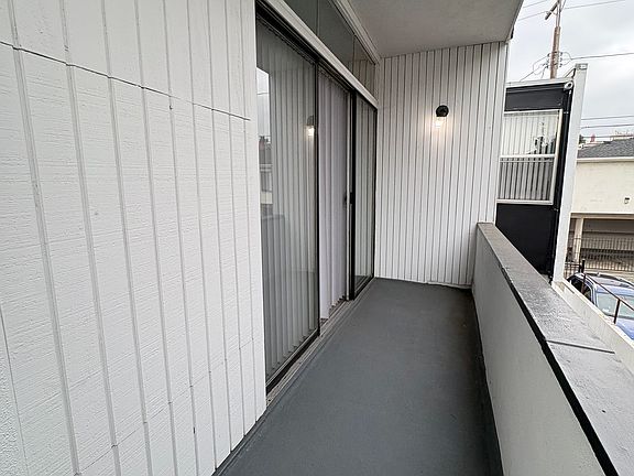 5th image of 1029 N Ardmore Ave #3813049fc