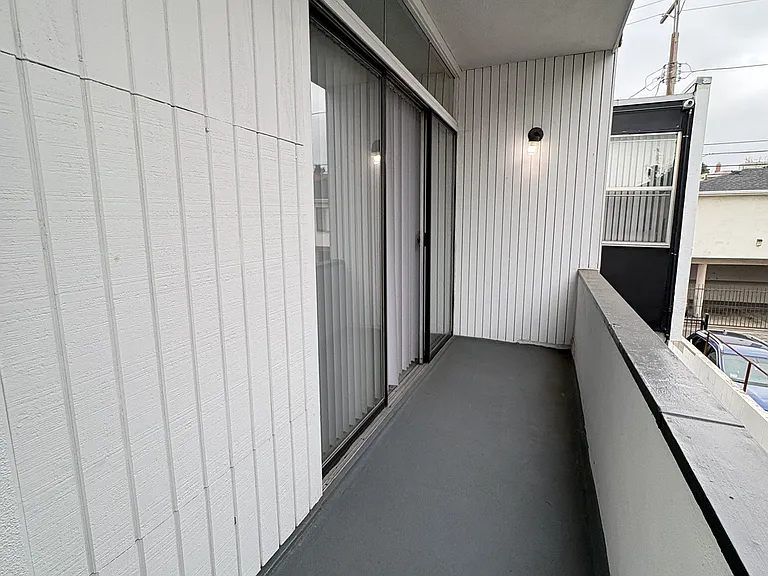1029 N. Ardmore Avenue — Photo 18
