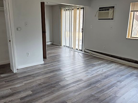 3rd image of 800 N Omaha Ave #820-01