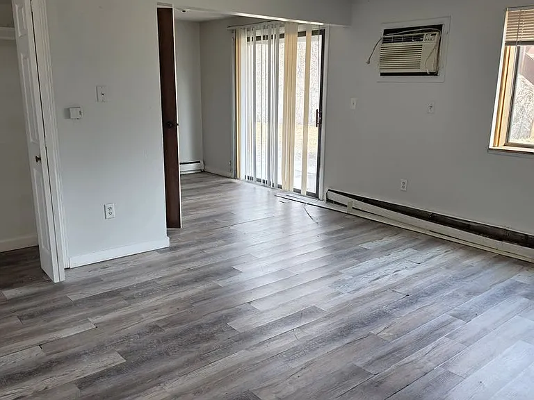 800 N Omaha Ave — Photo 3