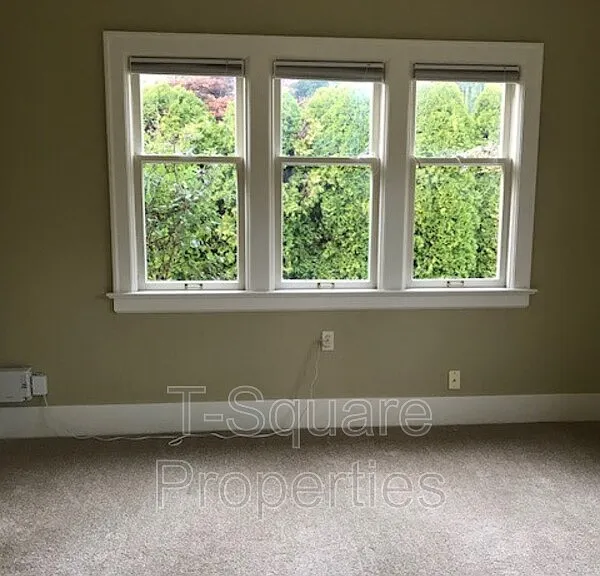 9056 Avondale Rd NE — Photo 12