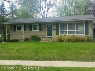 520 Zumbro Dr NW, Rochester, MN 55901