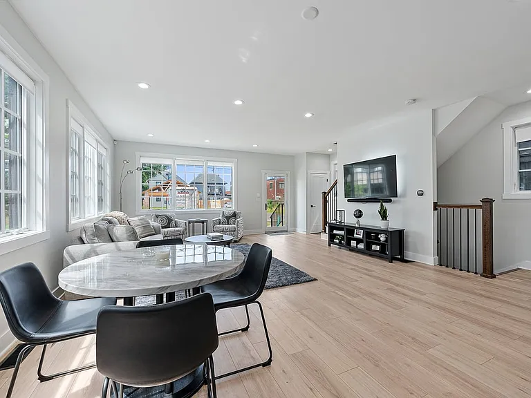 287 E Greenwood Ave — Photo 24
